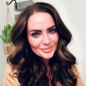 Meet your Posher, Eva